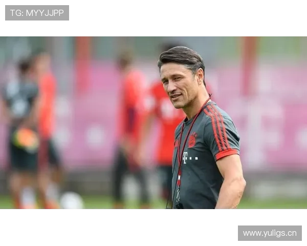 拜仁慕尼黑内忧外患,战术僵化与阵容失衡导致球队正滑向争冠危机! 拜仁慕尼黑内忧外患,战术僵化与阵容失衡导致球队正滑向争冠危机!