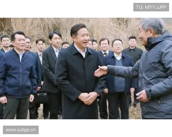 张玉宁出去聚餐带的包比我家电视还贵，这日子过得跟明星似的嘛